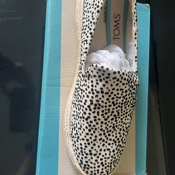 TOMS espadrille new in box - Picture 3 of 4